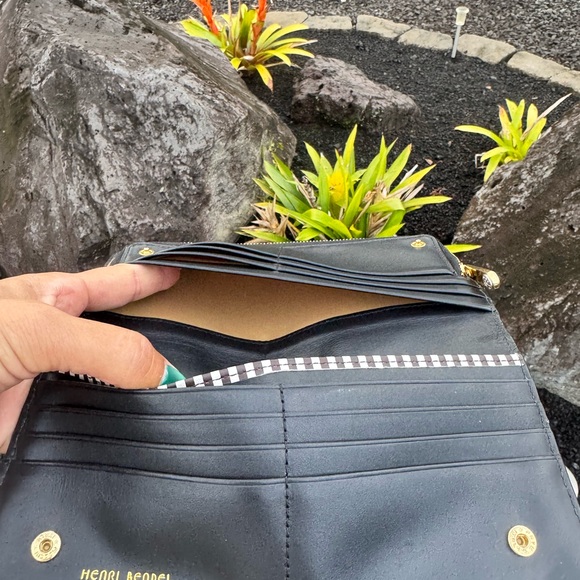 Henri Bendel New York Zip Around Wallet Black & Cream Gold Hardware - Picture 13 of 14